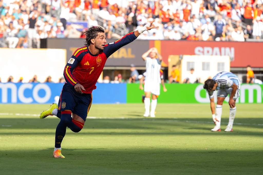 Ferran Torres merayakan gol bersama Timnas Spanyol