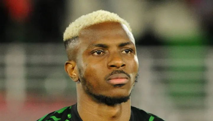 Victor Osimhen dalam pertandingan sepak bola