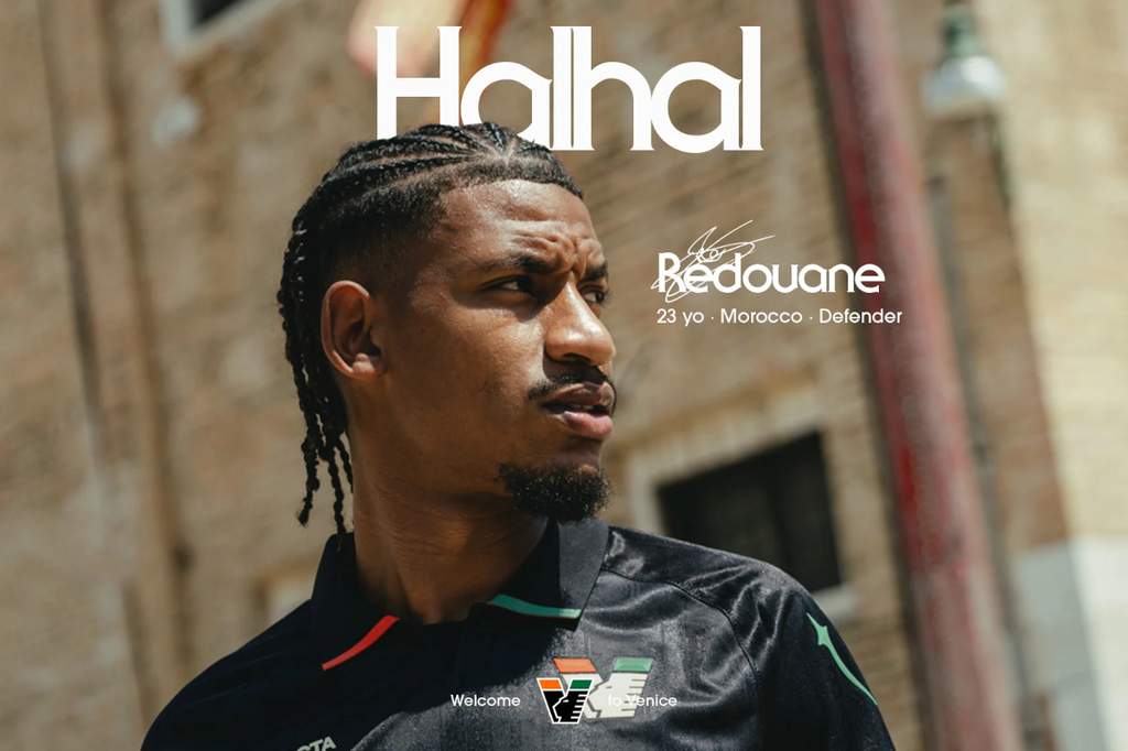 Pemain baru Venezia Redouane Halhal dalam sesi perkenalan resmi klub