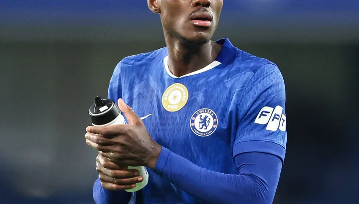 Trevoh Chalobah dalam balutan seragam Chelsea