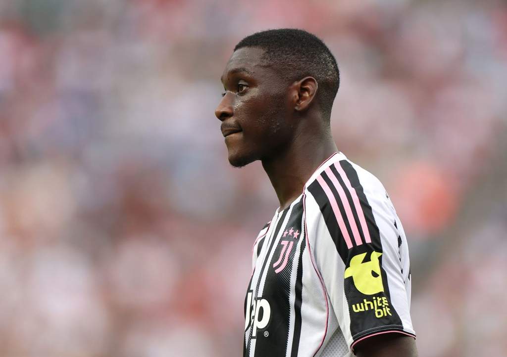 Randal Kolo Muani berseragam Juventus