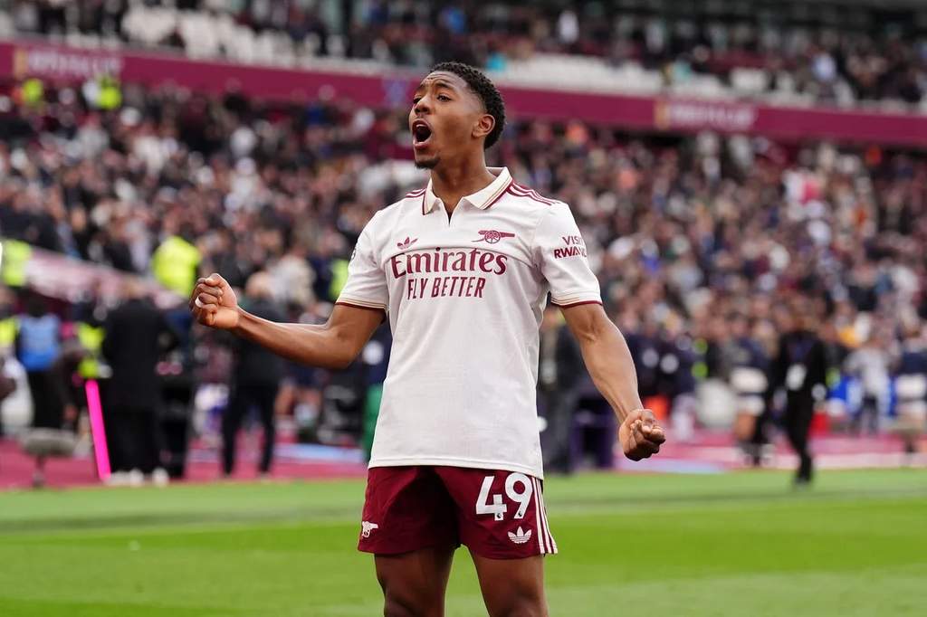 Pemain muda Arsenal Myles Lewis Skelly beraksi di lapangan hijau