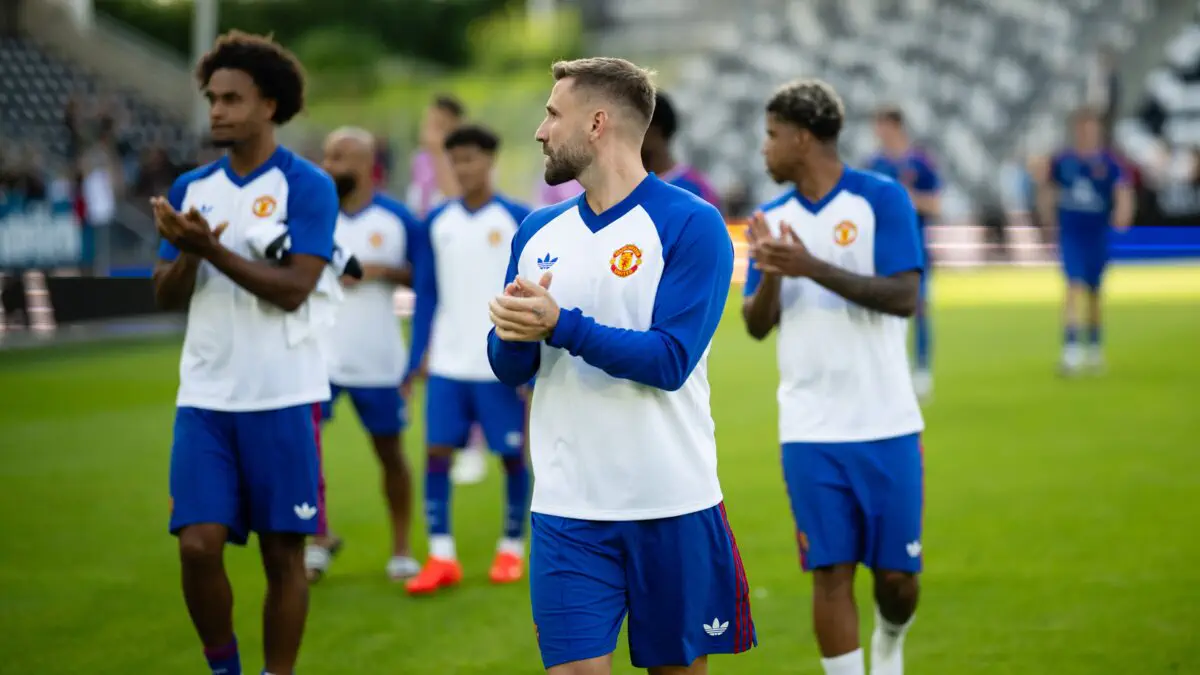 Pemain Manchester United dan Atletico Madrid bertanding di lapangan