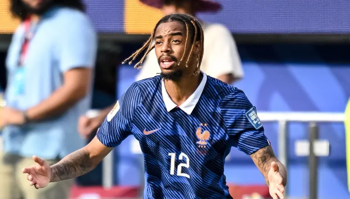 Pemain Paris Saint-Germain Bradley Barcola beraksi di lapangan